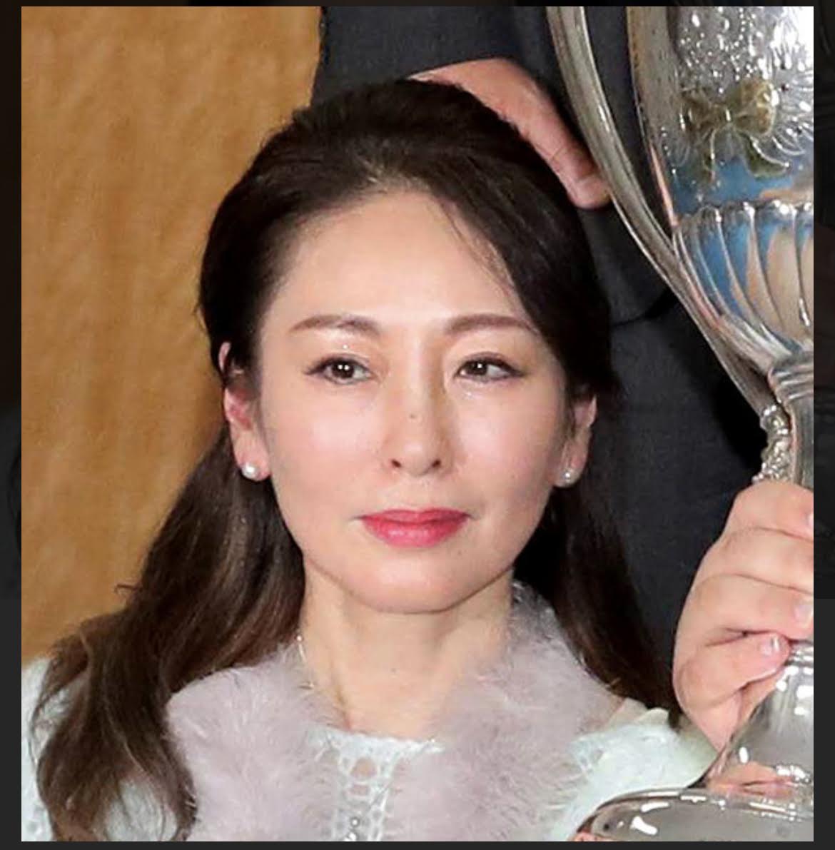 【美人画像】佐藤純子（貴景勝 母）の経歴は元CA?縁担ぎエピソードなど調査した。 | 今を一緒に楽しむ。あまいブログ